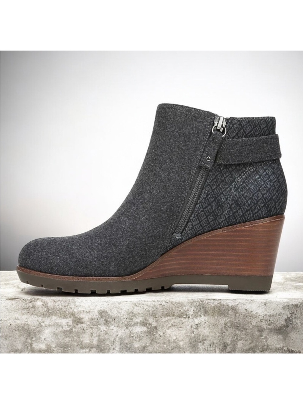 Kenzie Gerona|| Woman’s gray Boots size 7